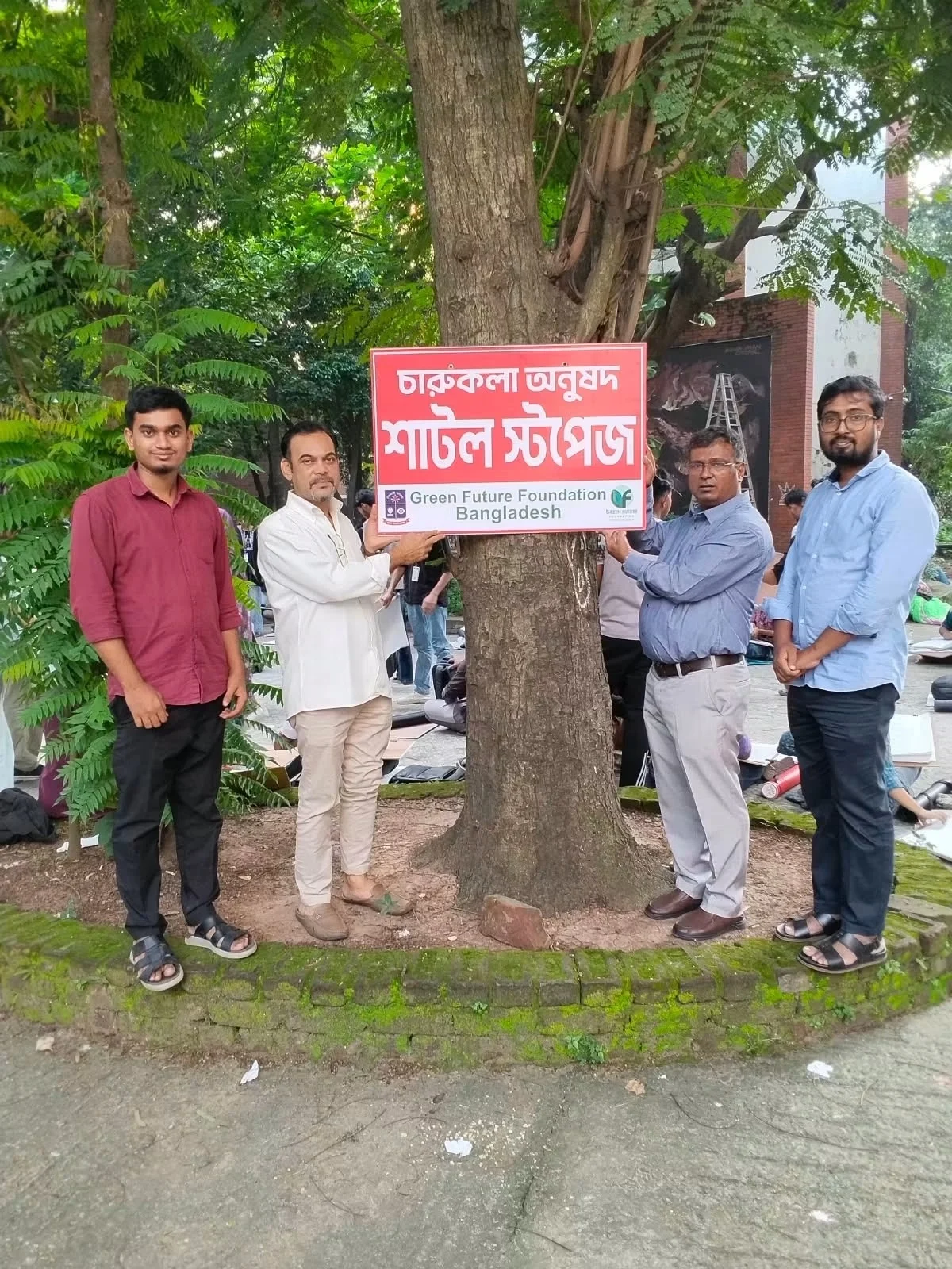 ঢাবির চারুকলা অনুষদে শিক্ষার্থীদের যাতায়াত সহজ করতে চালু হলো শাটল স্টপেজ