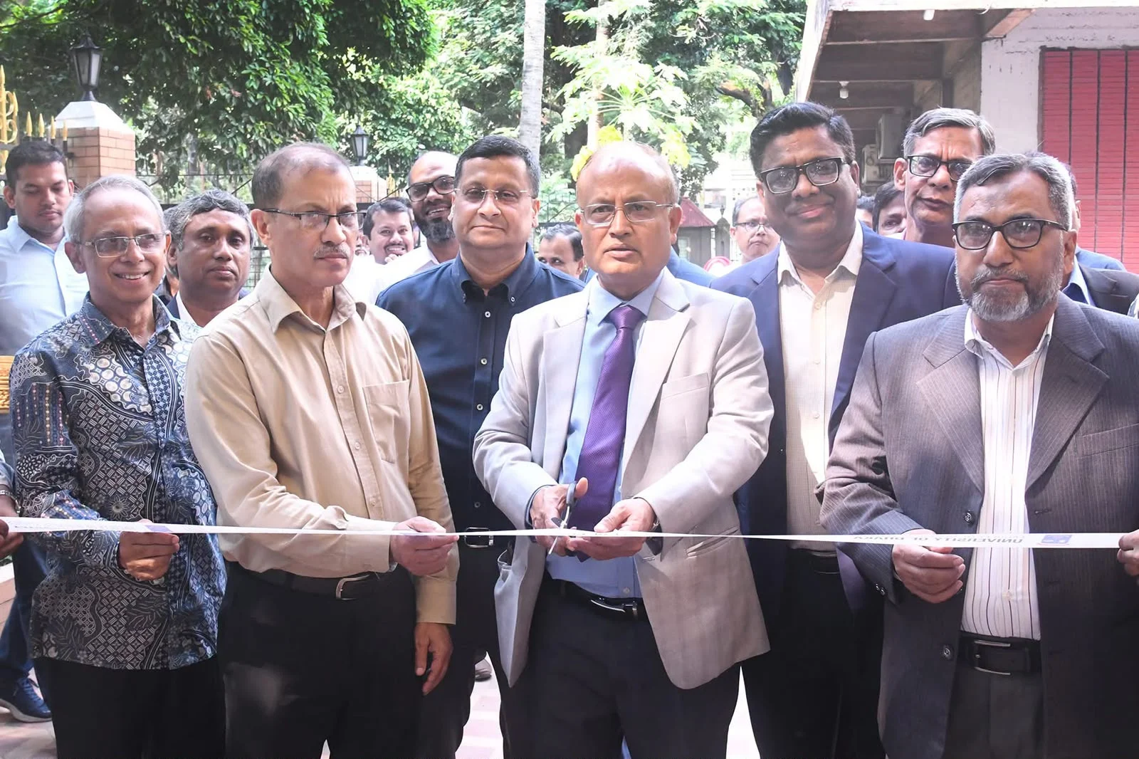 বিজনেস স্টাডিজ অনুষদের সংস্কারকাজ উদ্বোধন করলেন ঢাবি উপাচার্য — ছবি 2