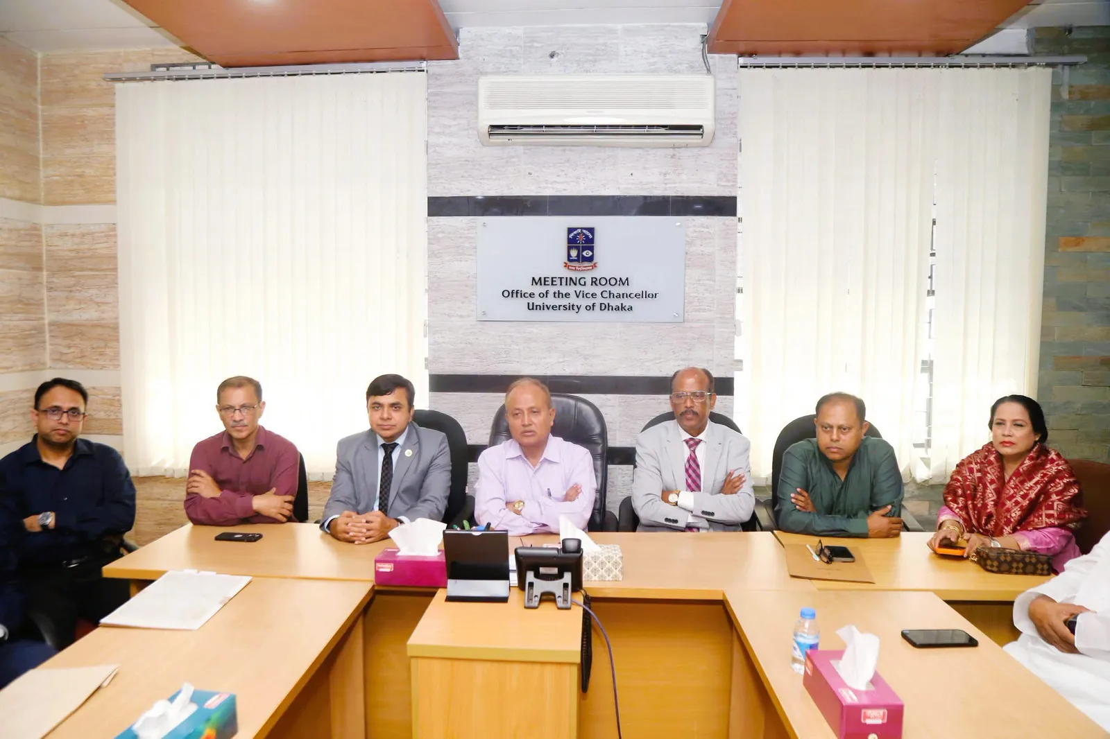 সাত কলেজের শিক্ষার্থীদের তথ্য-উপাত্ত ঢাকা সেন্ট্রাল ইউনিভার্সিটির কাছে হস্তান্তর করল ঢাবি — ছবি 1