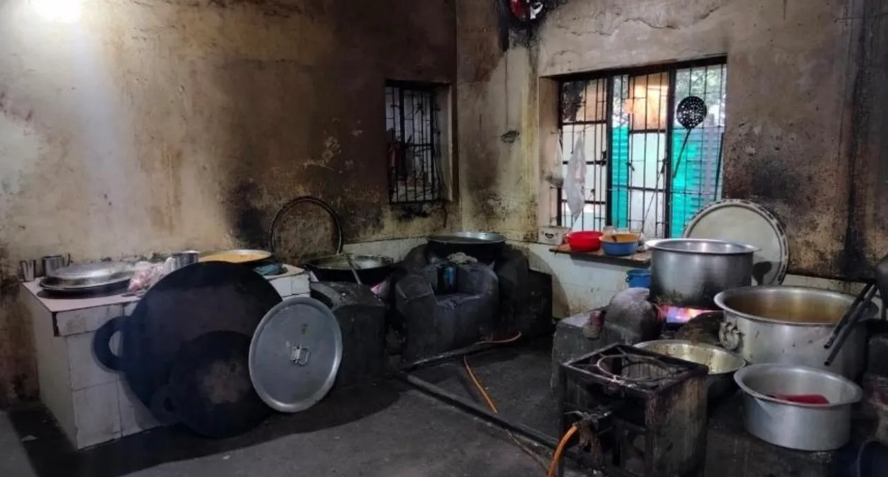 ঢাবির হলের খাবারের মান নিয়ে অসন্তোষ, রান্নার দায়িত্বও নিচ্ছেন শিক্ষার্থীরা