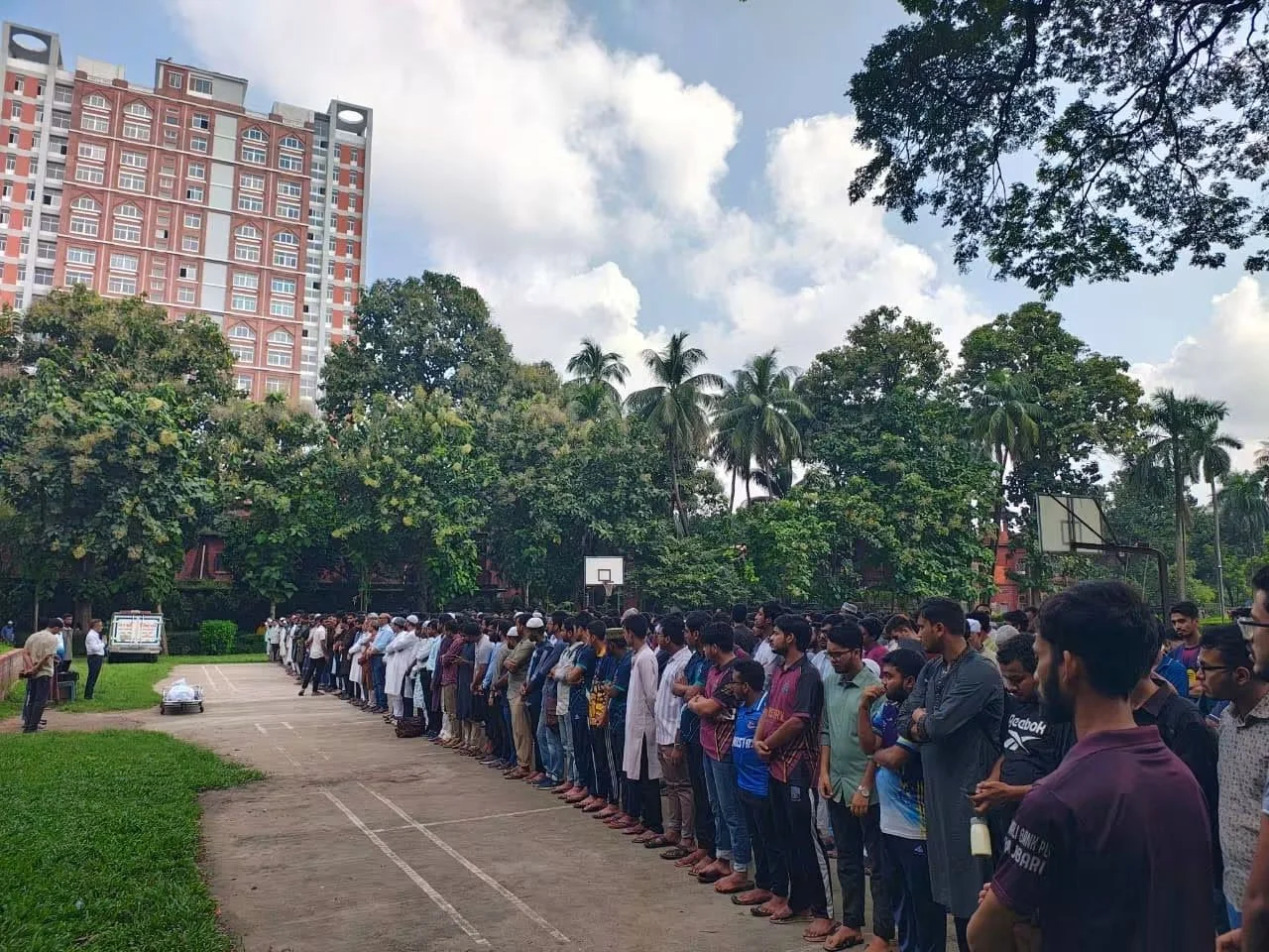 ঢাবির শহীদুল্লাহ হলের শিক্ষার্থী মুরাদুল ইসলামের জানাজা অনুষ্ঠিত — ছবি 1